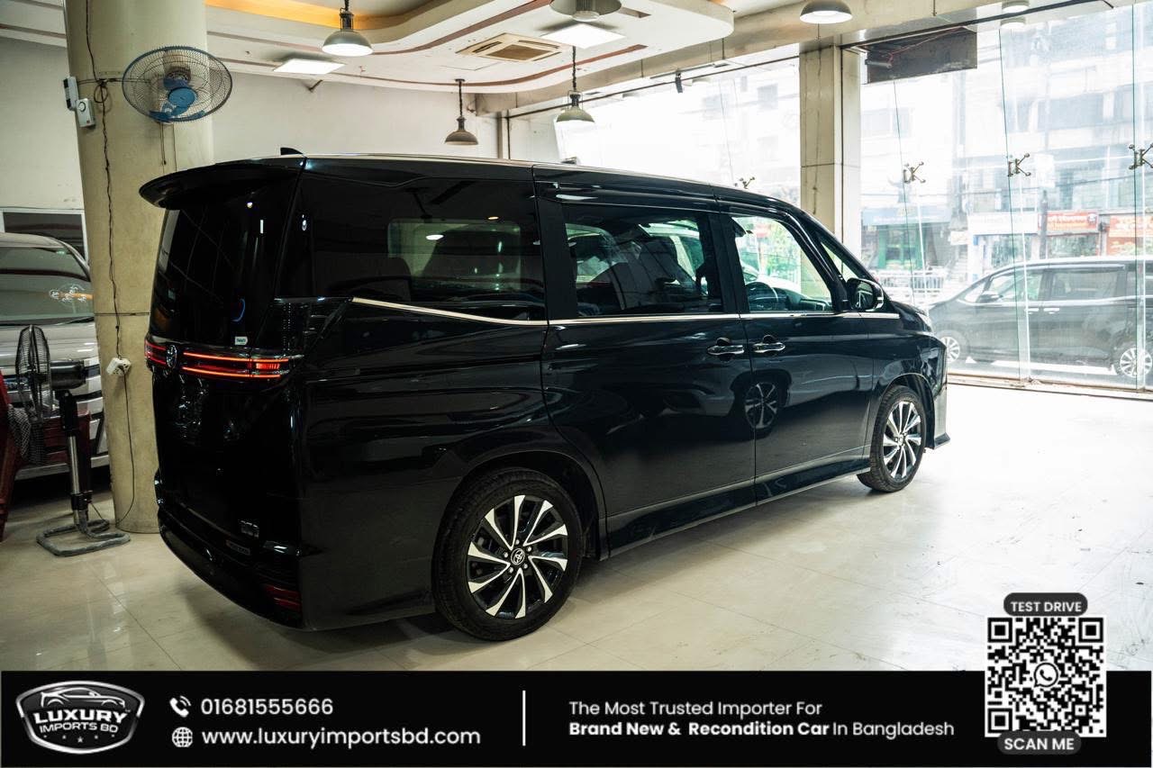 TOYOTA VOXY 2023 HYBRID